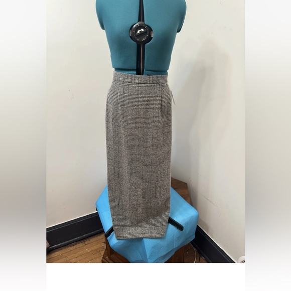 Jessica Howard Petite Black White Tweed Unlined 2 Piece Long Skirt Suit Size 6P. - Picture 11 of 16